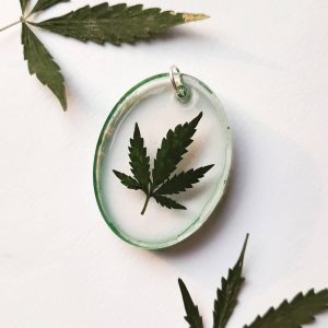 Hamdmade Preserved weed leaf pendant